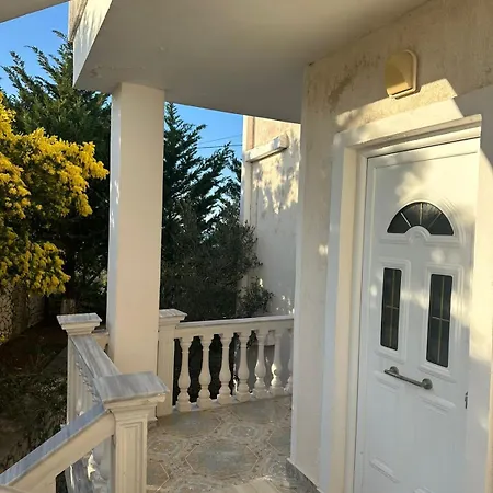 White Vintage Sarandë